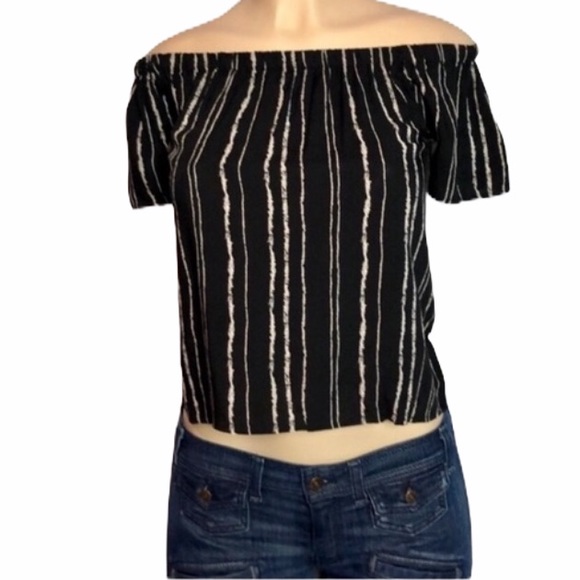 Black & White Off the Shoulder Crop Top - Picture 6 of 8